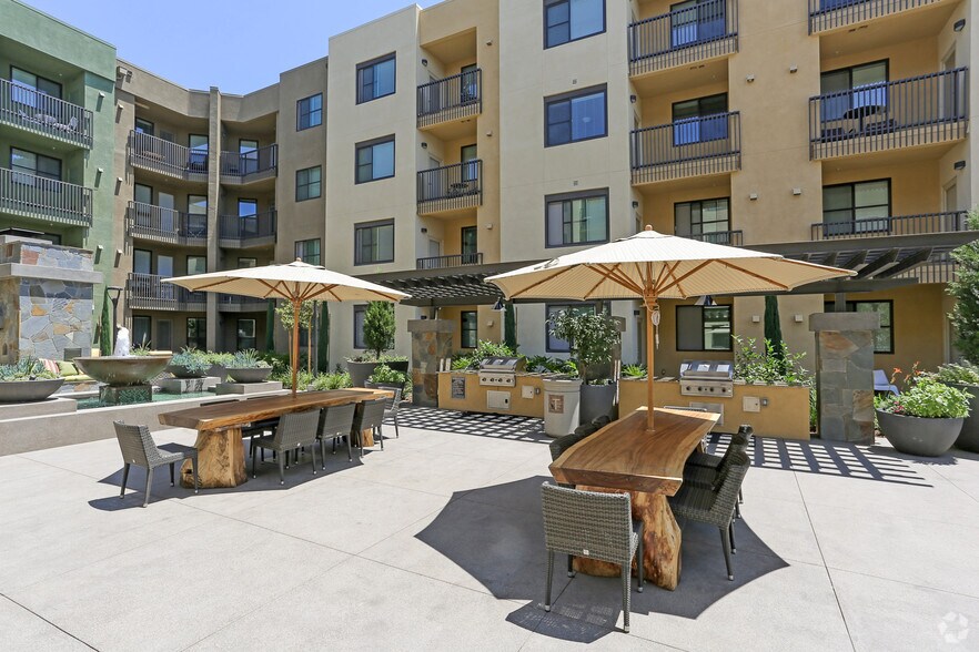 More Photos Of 9400 Corbin Ave, Northridge Apartments For Lease