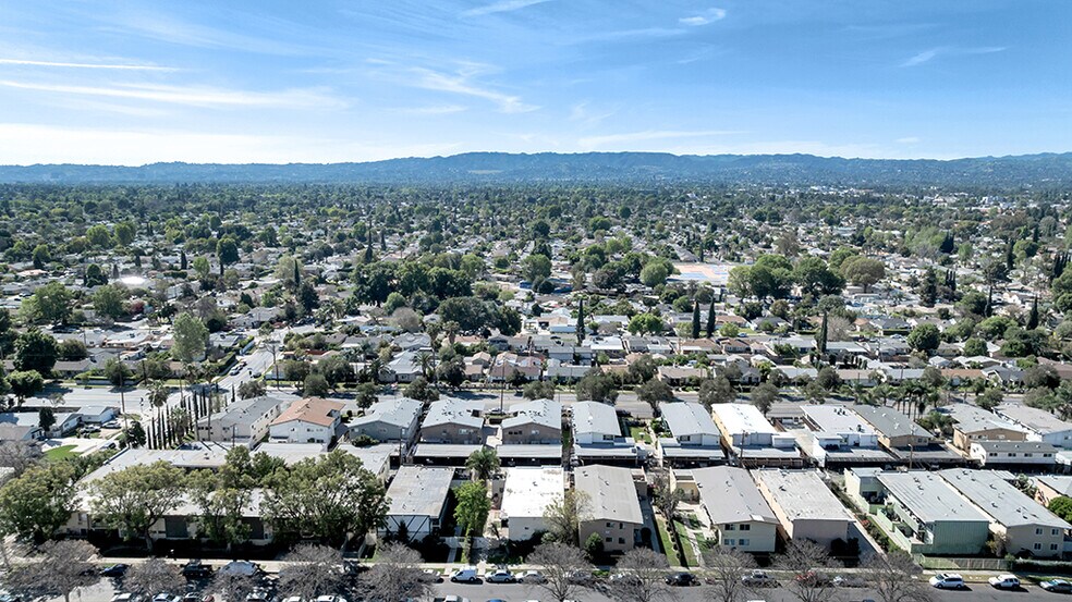 More Photos Of 17926 Schoenborn St, Northridge Apartments For Sale