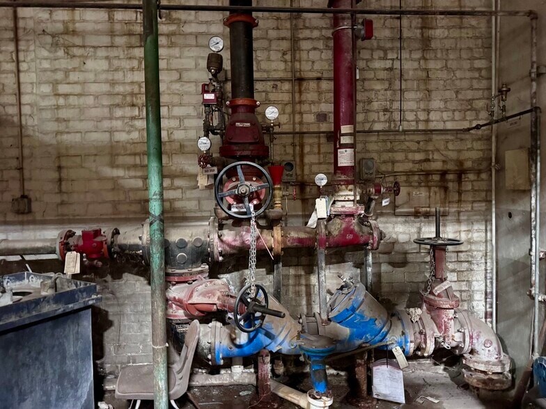 More Photos Of 510 N Pearl St, Macomb Industrial For Sale