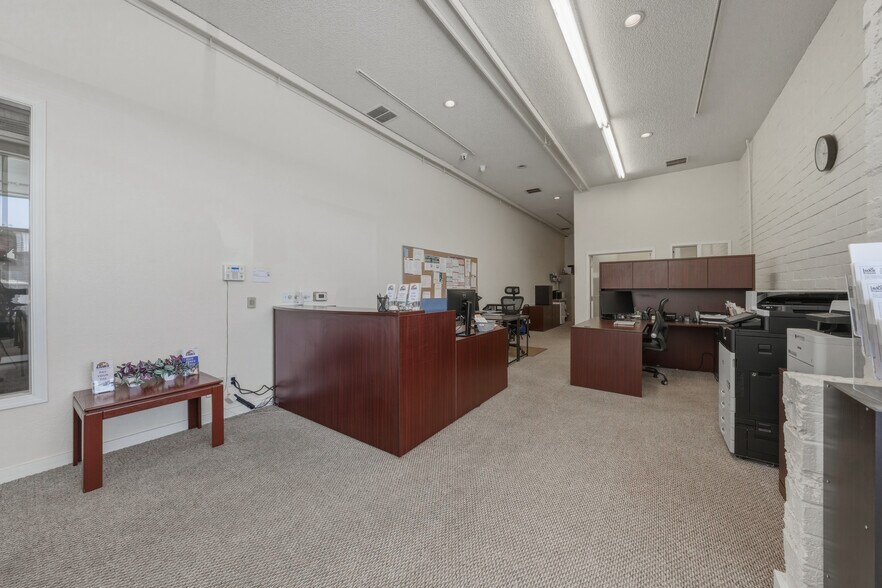More Photos Of 14420 Lakeshore Dr, Clearlake Office For Sale