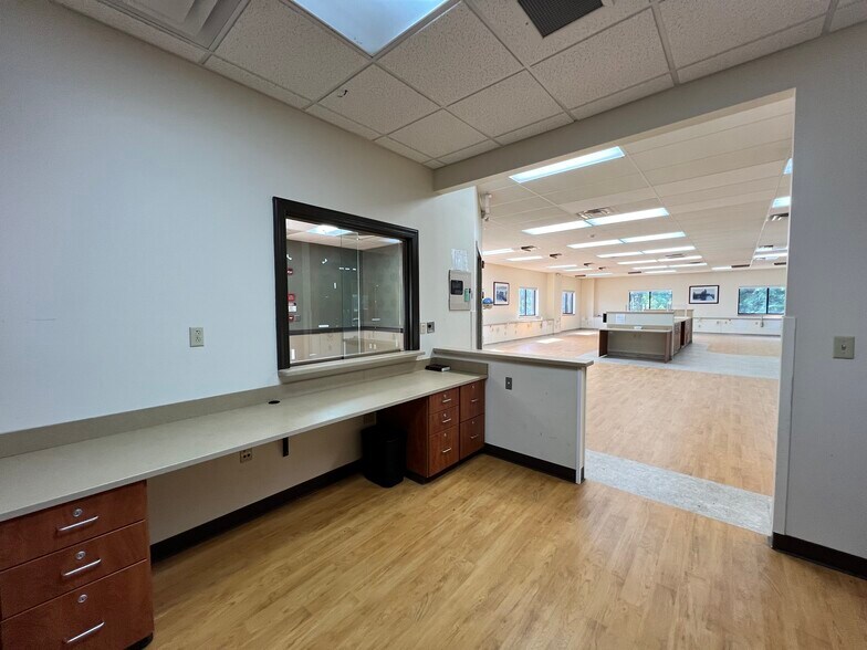More Photos Of 923 S Broadway, Portland Medical For Sale