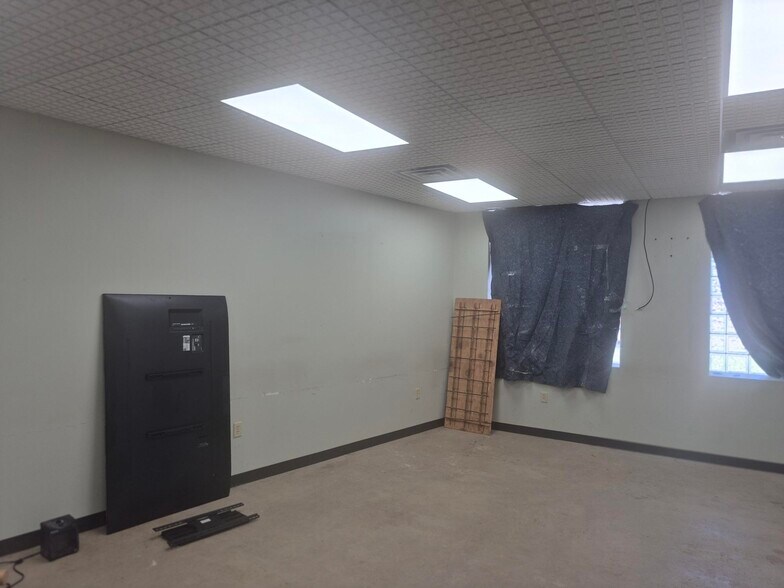 More Photos Of 2363 Broadway St, Buffalo Warehouse For Sale