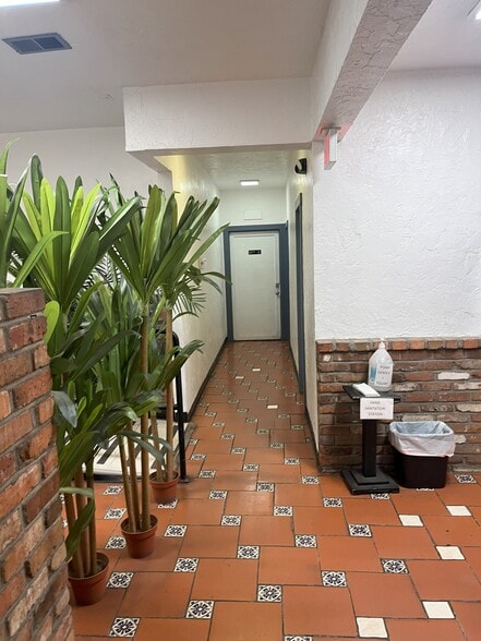 More Photos Of 4595 S Santa Fe Dr, Englewood Freestanding For Sale