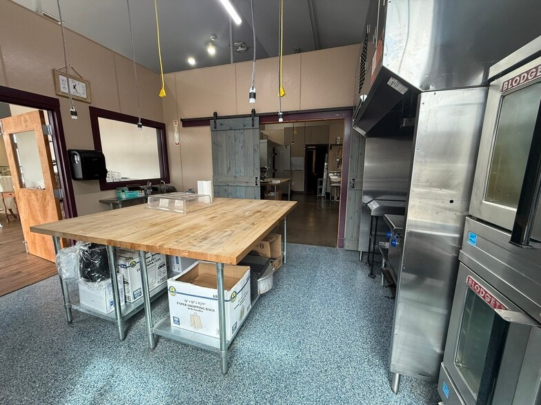 More Photos Of 10 East St, East Granby Storefront Retail Office For Lease