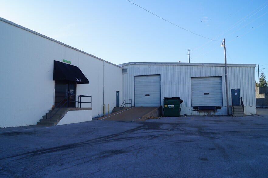 Primary Photo Of 7844 Manchester Rd, Maplewood Warehouse For Lease