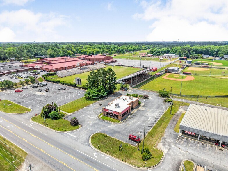 More Photos Of 6121 Oak St, Eastman Restaurant For Sale