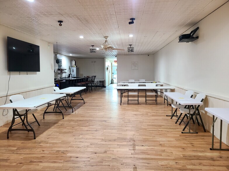 More Photos Of 109 Main St SE, Gravette Office For Lease