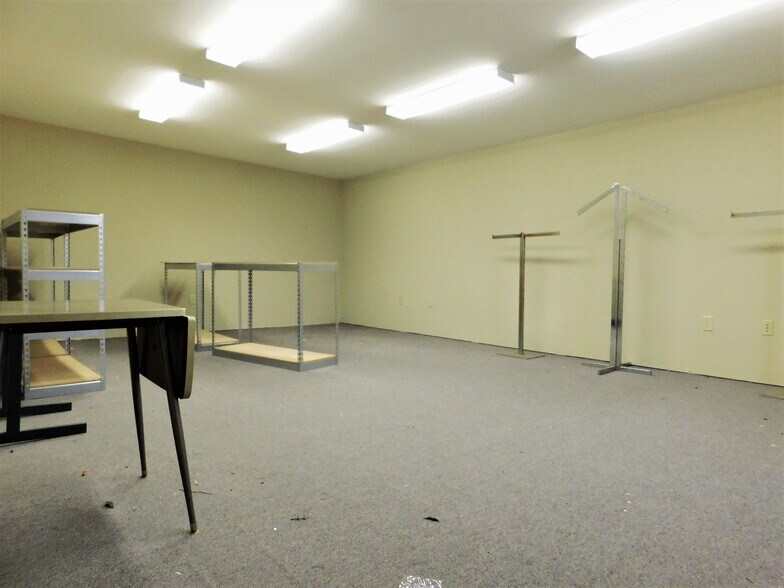 More Photos Of 720 SW F Ave, Lawton Manufacturing For Sale