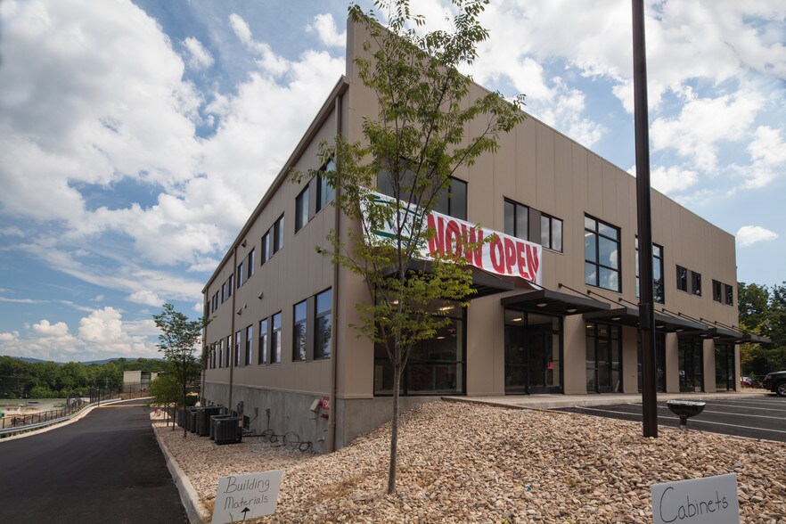 More Photos Of 3450 Berkmar Dr, Charlottesville Office For Lease