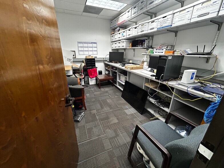 More Photos Of 8249 Parkline Blvd, Orlando Warehouse For Lease