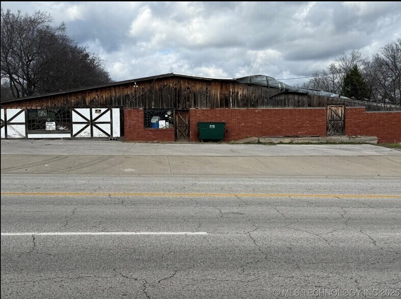 Primary Photo Of 7601 E 76th St N, Owasso Freestanding For Sale