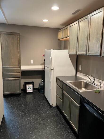 More Photos Of 2100 NW 22nd Ave, Portland Office For Lease