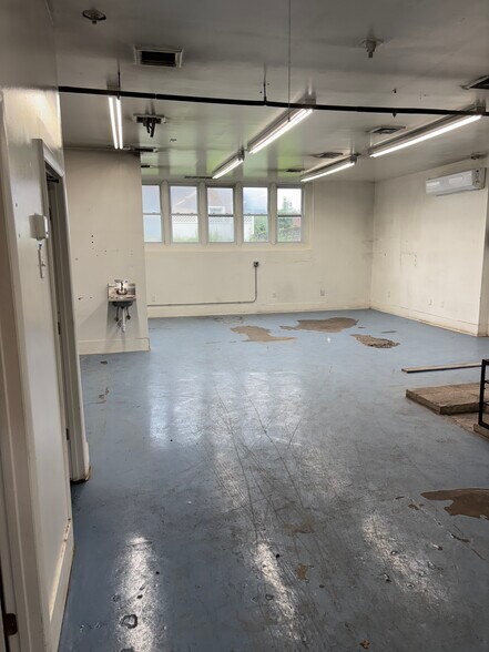 More Photos Of 708 N Division St, Peekskill Restaurant For Lease