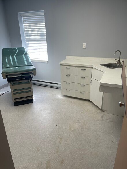 More Photos Of 7 Medical Dr, Port Jefferson Station Medical For Lease