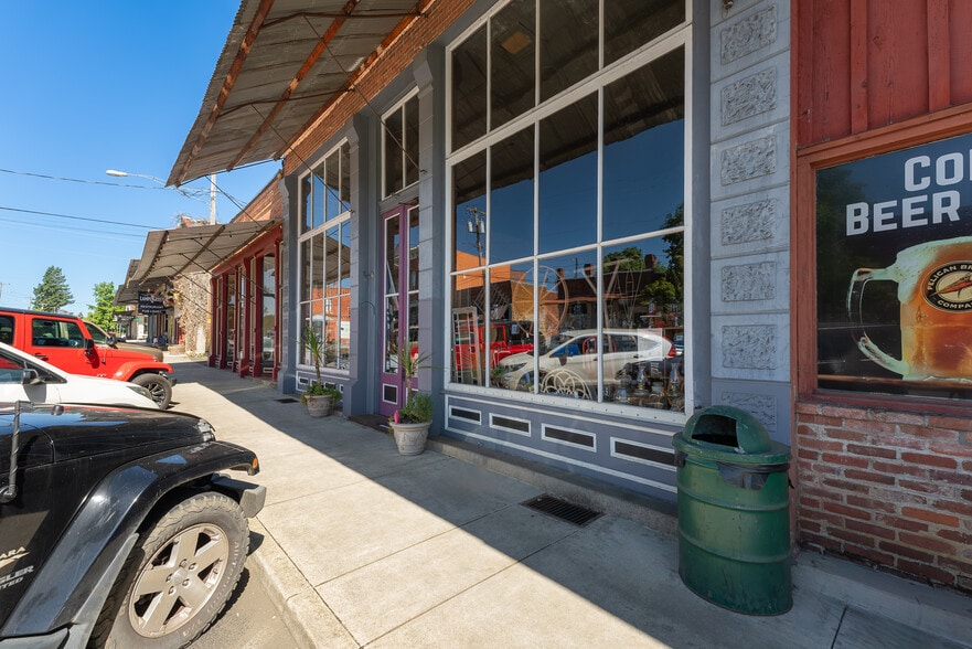 More Photos Of 110 Locust St, Oakland Storefront For Sale