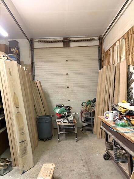 More Photos Of 9-22 South End Plz, New Milford Flex For Sale