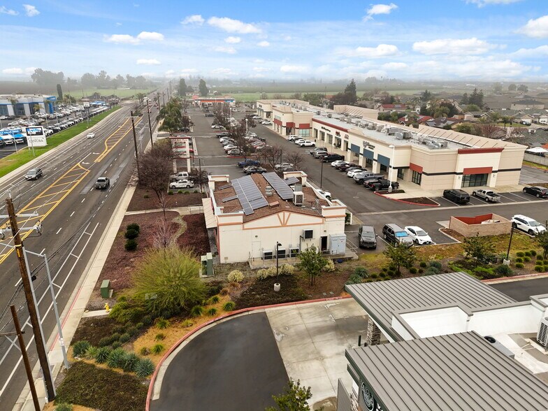 More Photos Of 1377 W El Monte Way, Dinuba Restaurant For Lease