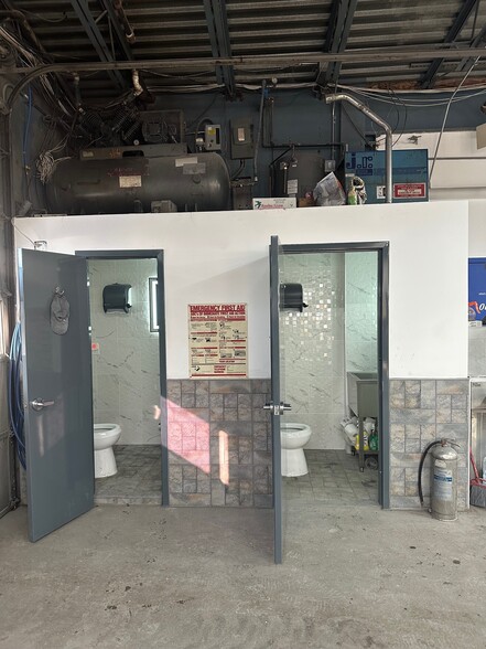 More Photos Of 111 Jewett Ave, Staten Island Industrial For Lease