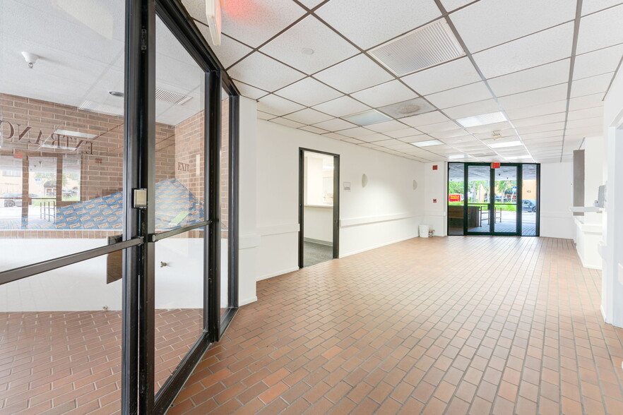 More Photos Of 420 Tamiami Trl S, Venice Medical For Sale