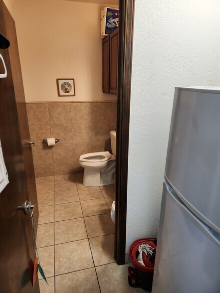 More Photos Of 1000 N Main St, Las Cruces General Retail For Lease