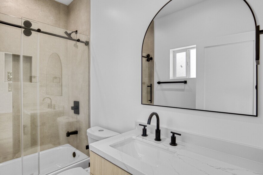 More Photos Of 10828 Hesby St, North Hollywood Apartments For Sale