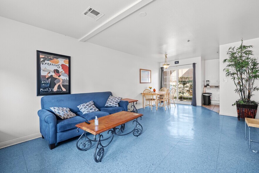 More Photos Of 14203 Sylvan St, Van Nuys Apartments For Lease