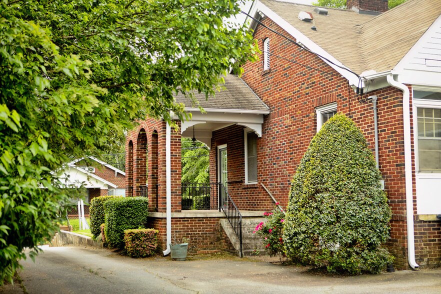 More Photos Of 305 E Calhoun St, Anderson Office For Lease