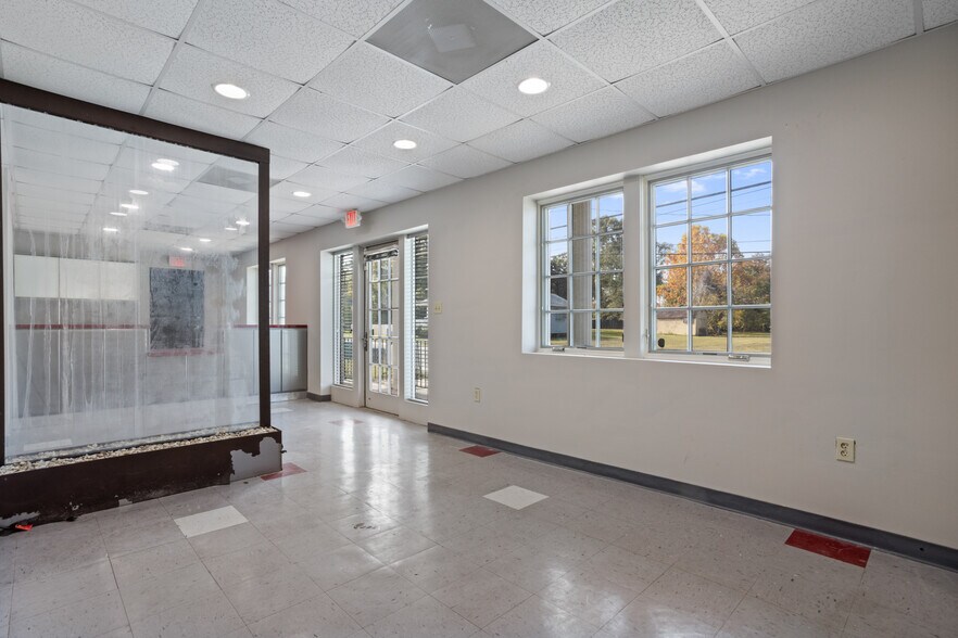 More Photos Of 282 Lameuse St, Biloxi Office For Sale