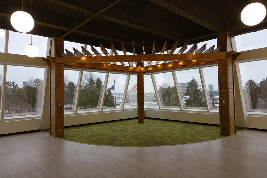 More Photos Of 700 Terrace Point Rd, Muskegon Medical For Lease