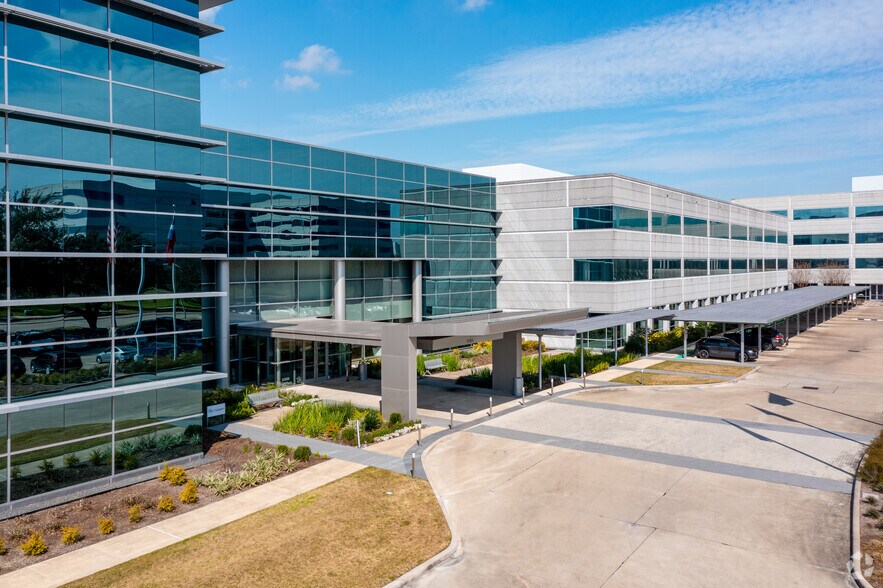 More Photos Of 10300 Town Park Dr, Houston Unknown For Lease