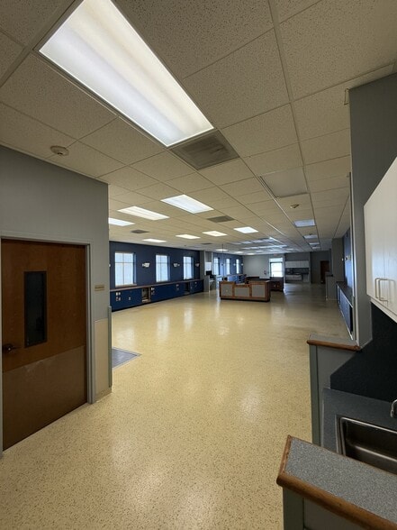 More Photos Of 305 River Dr, LaFollette Medical For Sale