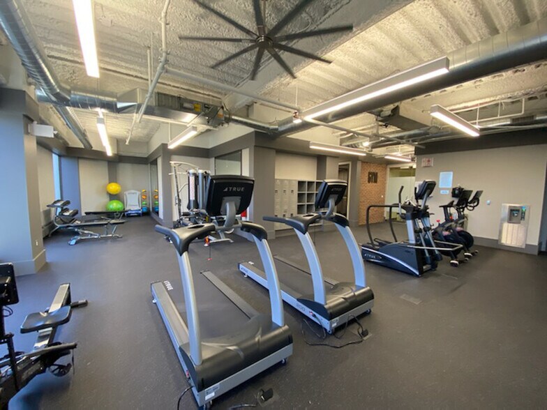 More Photos Of 900 Tower Dr, Troy Office For Lease