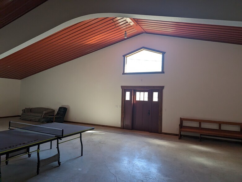 More Photos Of 120 N Broadway, Wells Flex For Sale