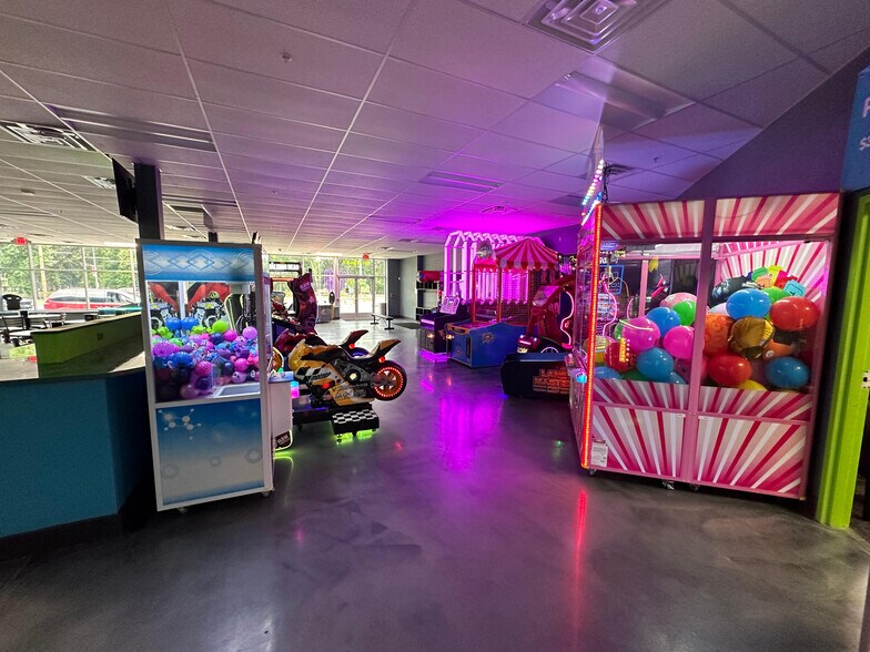 More Photos Of 1250 4th Ave NW, Minot Storefront For Lease