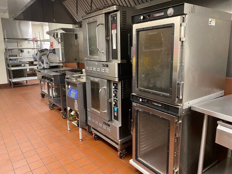 More Photos Of 2199 Riverside Dr, Columbus Restaurant For Lease