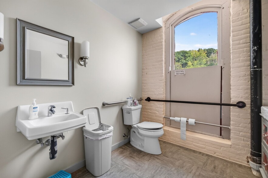More Photos Of 420 Park St, Housatonic Flex For Sale