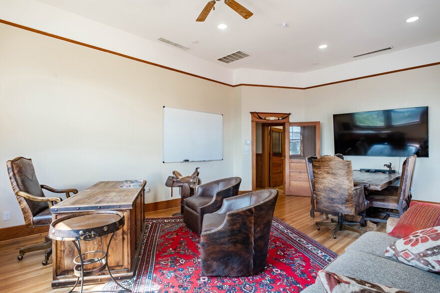 More Photos Of 131 E Exchange Ave, Fort Worth Office Residential For Lease