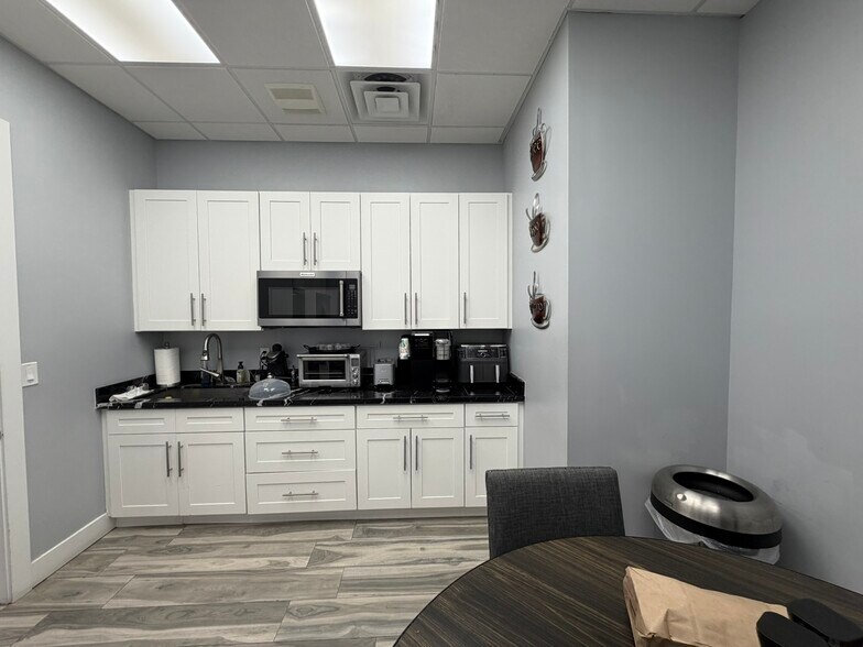 More Photos Of 1391 Sawgrass Corporate Pky, Sunrise Office For Sale