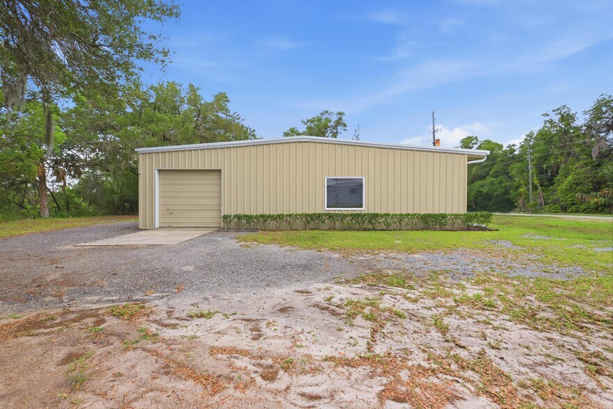 More Photos Of 623 Pleasant St, Lake Helen Flex For Lease