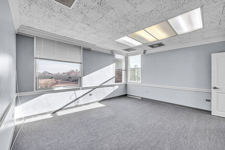 More Photos Of 812 W Innes St, Salisbury Medical For Sale