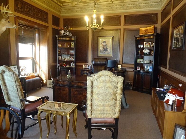 More Photos Of 201 N Penn Ave, Independence Office For Sale