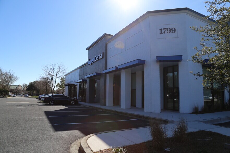 More Photos Of 1799 N Highway 17, Mount Pleasant Storefront For Lease