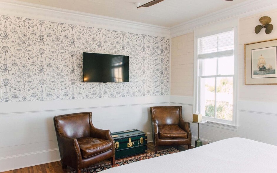 More Photos Of 51 Avenue C, Apalachicola Hotel For Sale