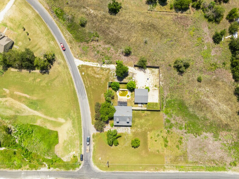 More Photos Of 110 Lemens Ave, Hutto Office For Sale