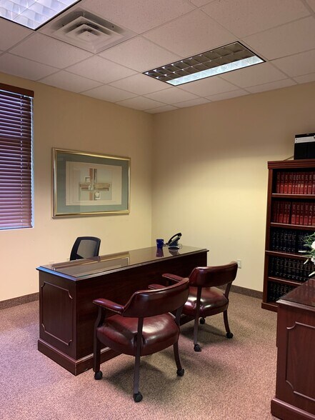 More Photos Of 2754 Front St, Cuyahoga Falls Office For Lease
