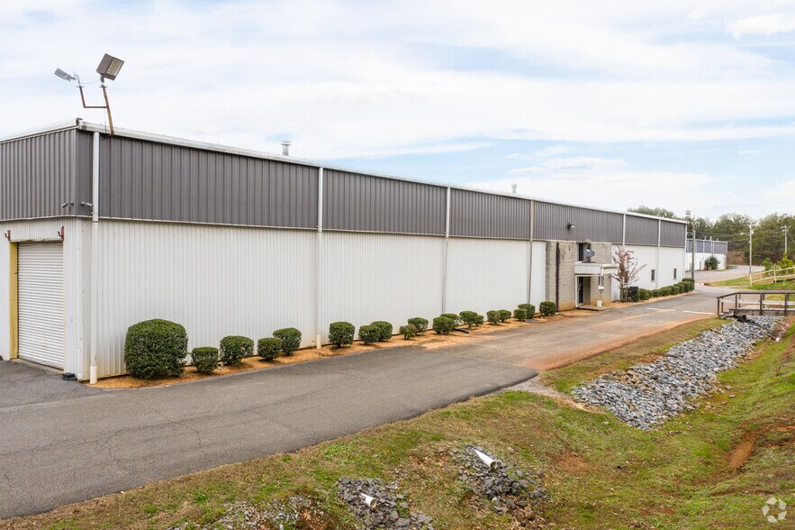 More Photos Of 220 River Dr, Cartersville Distribution For Lease