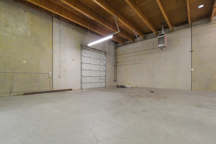 More Photos Of 805-815 SE Sherman St, Portland Warehouse For Lease