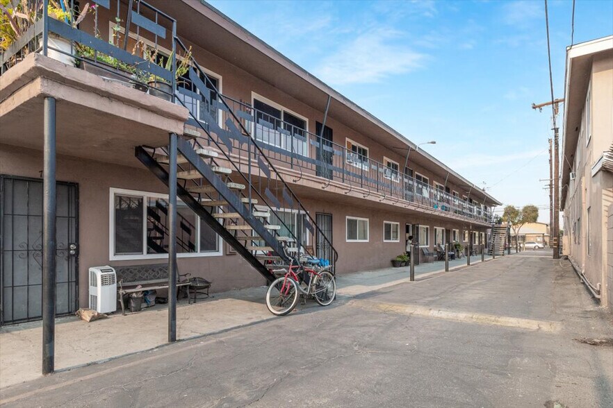 More Photos Of 4426 Clara St, Cudahy Apartments For Sale