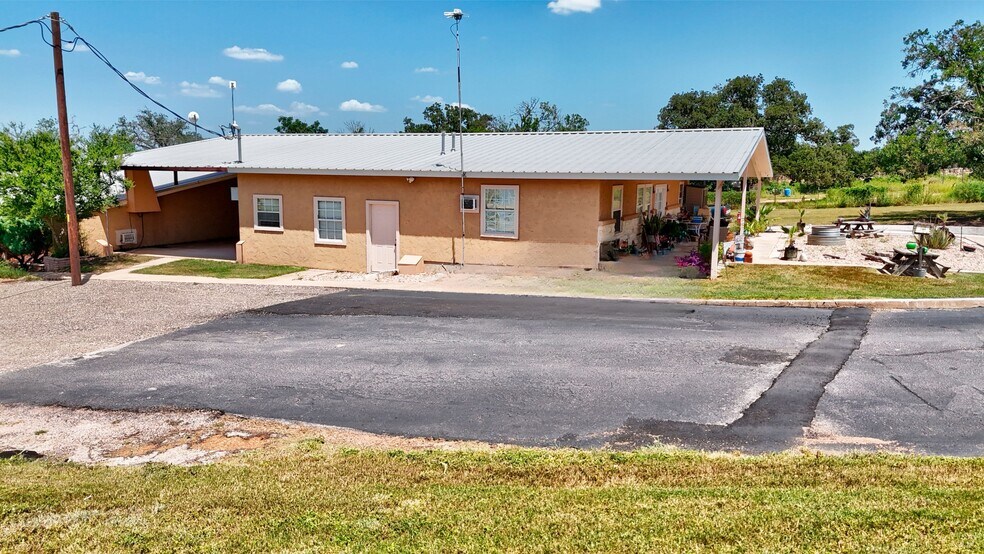 More Photos Of 930 Ranch Road 261, Buchanan Dam Apartments For Sale