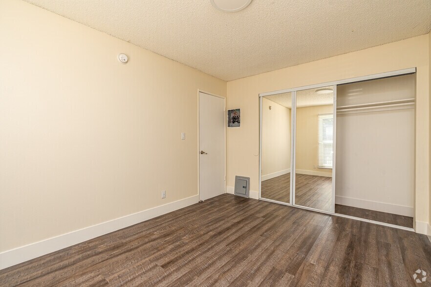 More Photos Of 10560 Haddon Ave, Pacoima Apartments For Sale